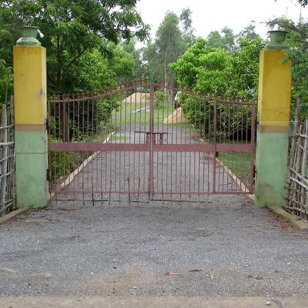 Estuarine Village Resort Sātabhāya Exterior photo