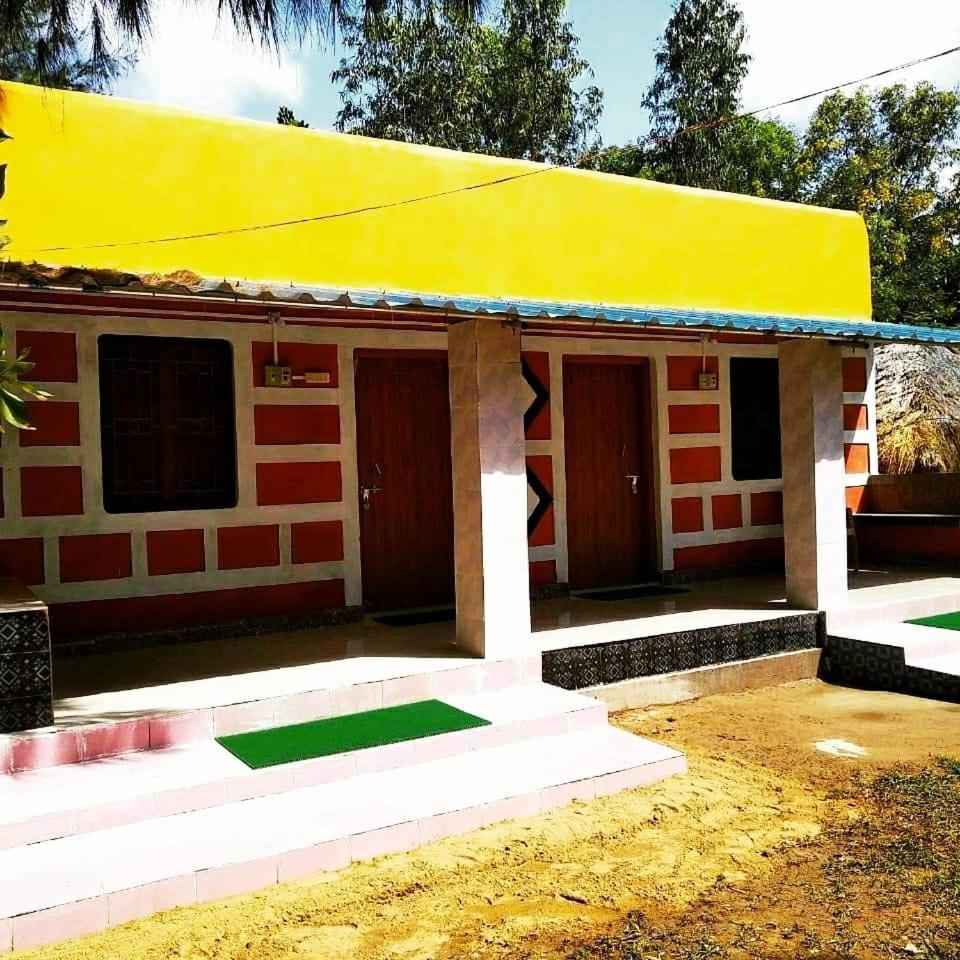 Estuarine Village Resort Sātabhāya Exterior photo