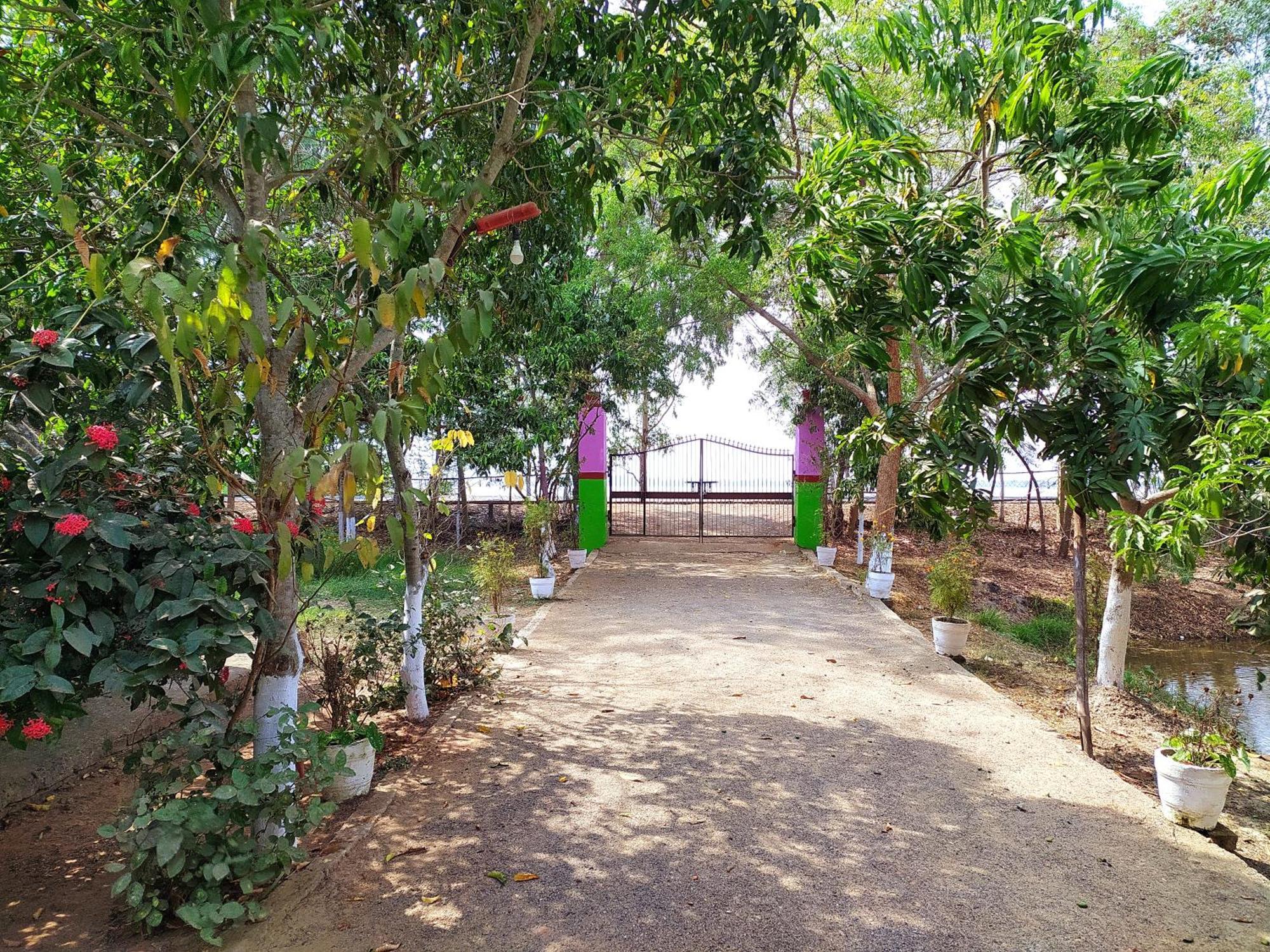 Estuarine Village Resort Sātabhāya Exterior photo