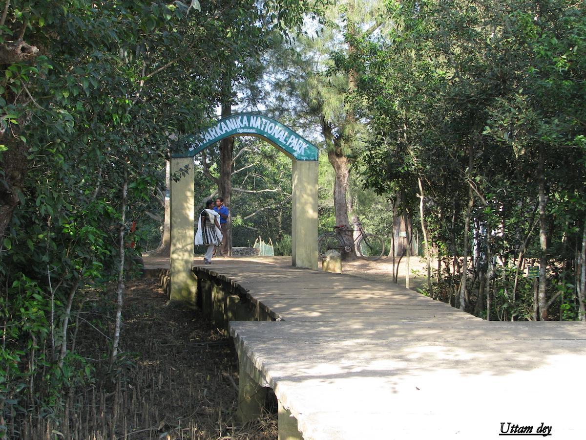 Estuarine Village Resort Sātabhāya Exterior photo