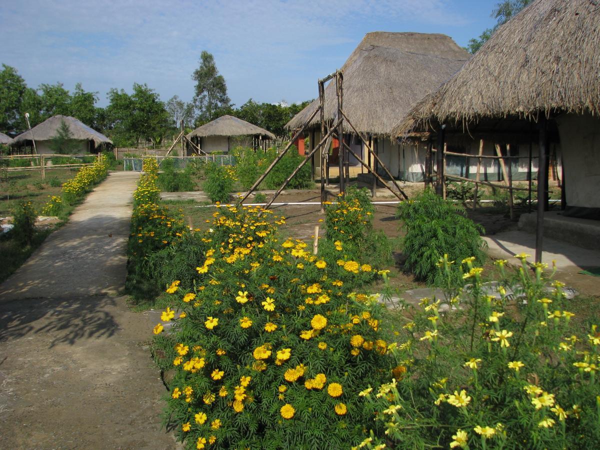 Estuarine Village Resort Sātabhāya Exterior photo