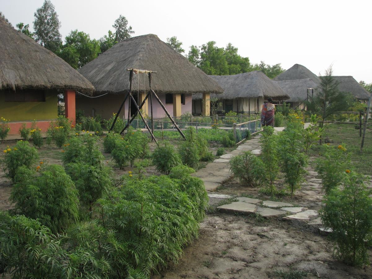 Estuarine Village Resort Sātabhāya Exterior photo