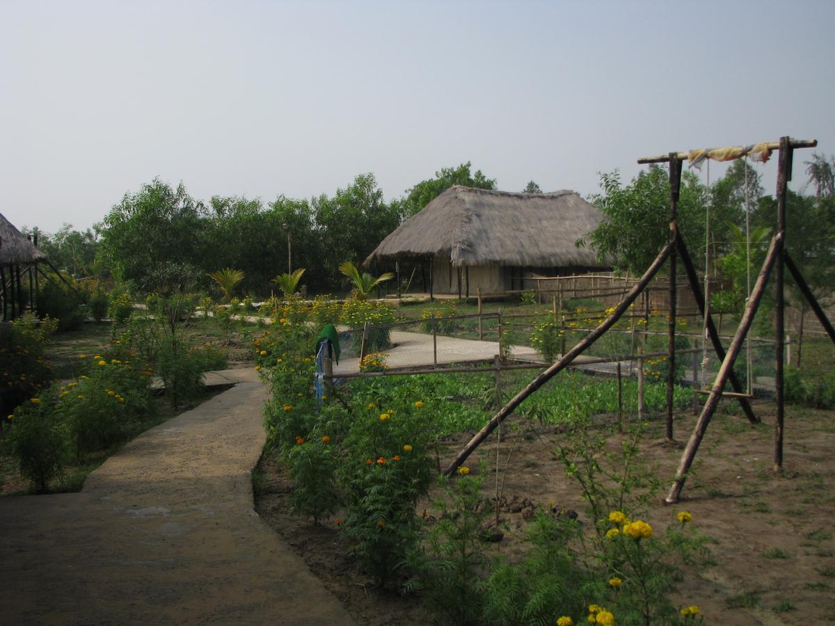 Estuarine Village Resort Sātabhāya Exterior photo