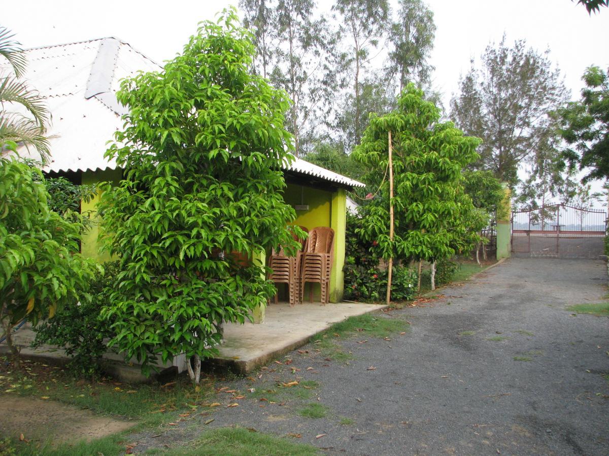 Estuarine Village Resort Sātabhāya Exterior photo