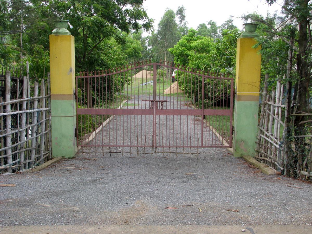 Estuarine Village Resort Sātabhāya Exterior photo
