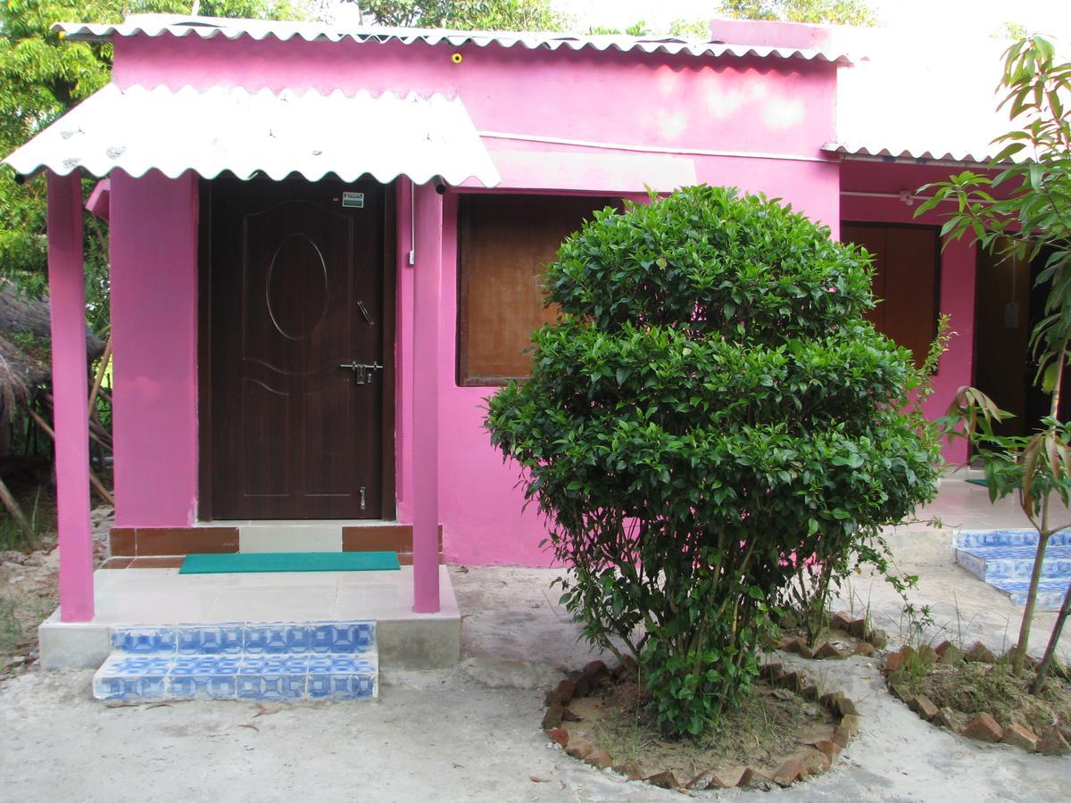 Estuarine Village Resort Sātabhāya Exterior photo